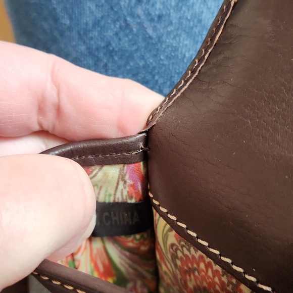 Gorgeous NWT IOB Dooney & Bourke Brown Leather Flap Wristlet🤎🎁❤️ - Picture 9 of 16